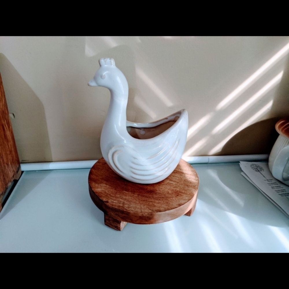 Round Wooden Riser - Picture 2 of 2